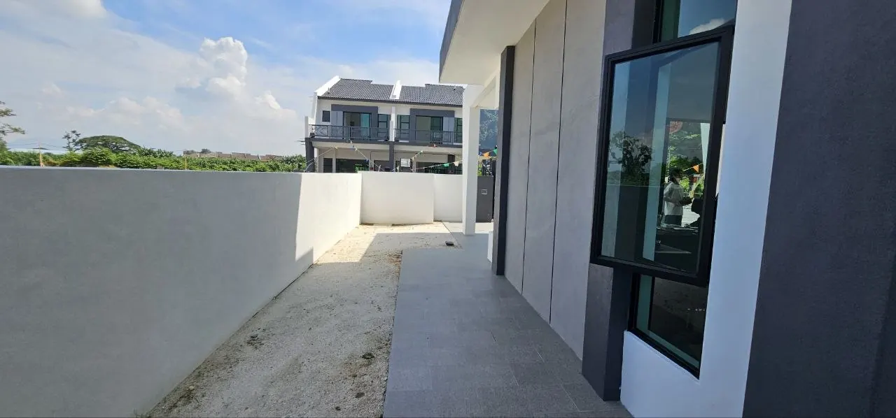 Side yard of the Ampang Cove semi-D between the house and the boundary wall