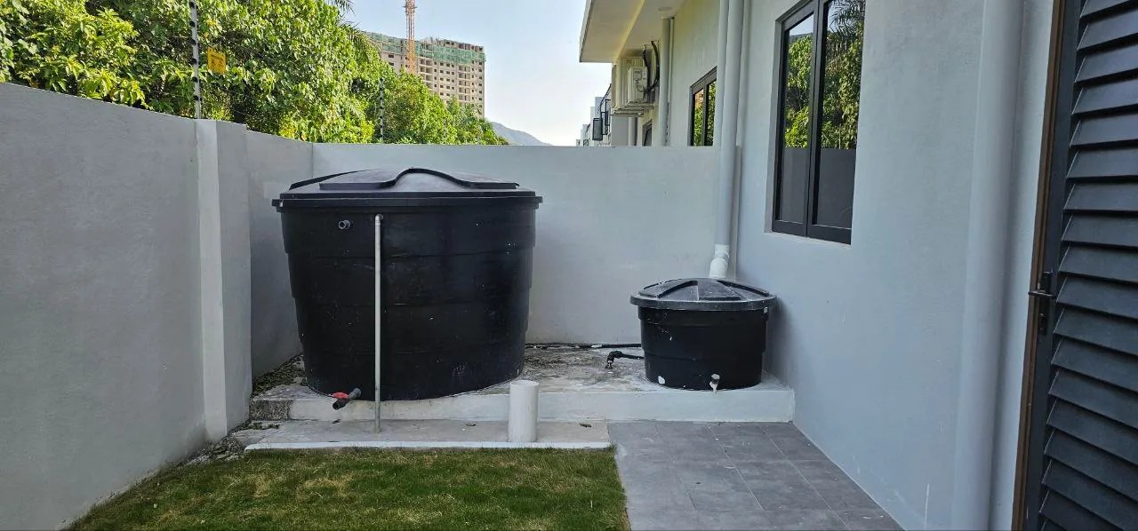 Diamond Pavilion water tank and rainwater tank in the back yard