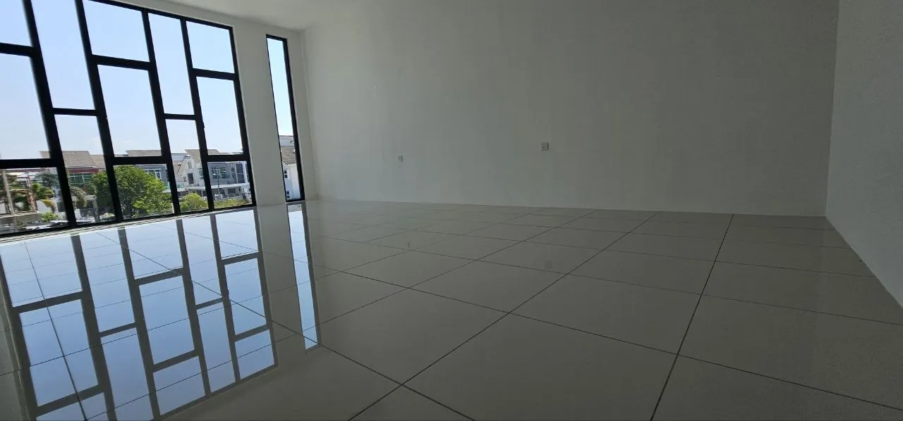 Pinggiran Pengkalan Bayu upper room behind the patterned front window